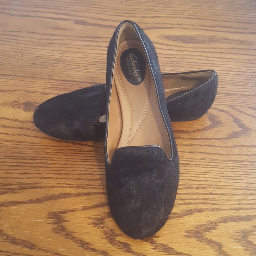 EUC Clarks Black Pony Hair Loafers